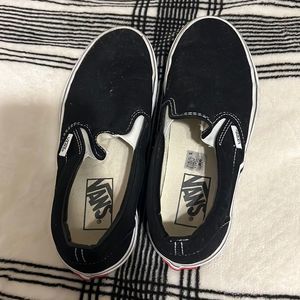 ⭐️Vans Black Slip On sneakers⭐️